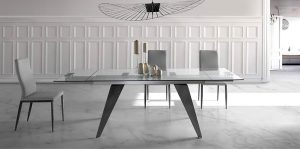 Mesa con tablero de cristal o de madera